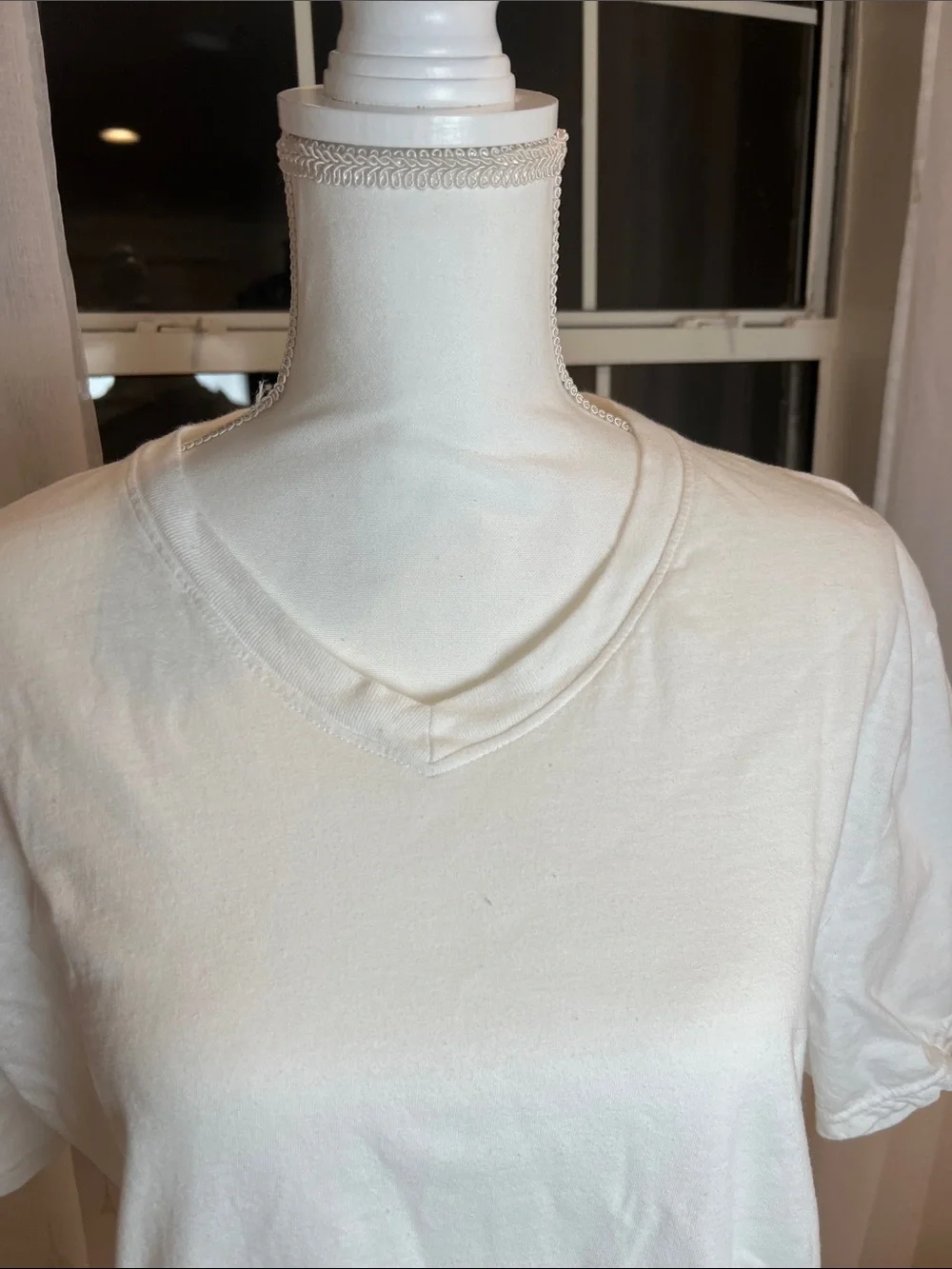 True Religion White V-Neck Short Sleeve Tee size large
